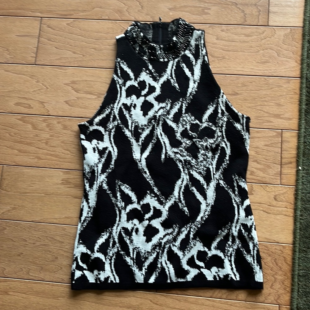 Sleeveless sweater. White House Black Market
